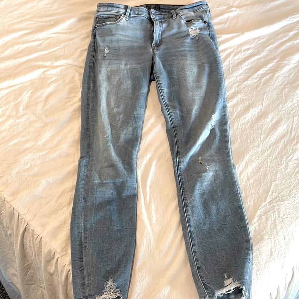 Distressed Abercrombie & Fitch Size 29/8 women’s jeans!